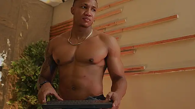 Snapshot of Logan_Varela chatting on October 26, 2025, 1:06 am Logan Varela online show from October 26, 2025, 1:06 am