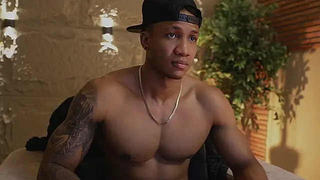 Snapshot of Logan_Varela chatting on November 21, 2025, 4:28 pm Logan Varela online show from November 21, 2025, 4:28 pm