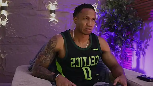 Snapshot of Logan_Varela chatting on December 3, 2025, 12:48 pm Logan Varela online show from December 3, 2025, 12:48 pm