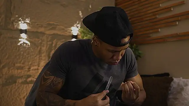 Snapshot of Logan_Varela chatting on January 8, 2026, 11:05 am Logan Varela online show from January 8, 2026, 11:05 am