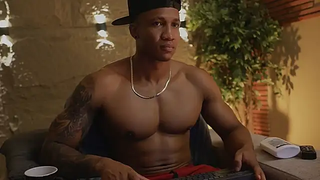 Snapshot of Logan_Varela chatting on November 11, 2025, 2:12 pm Logan Varela online show from November 11, 2025, 2:12 pm