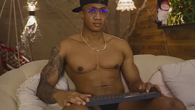 Snapshot of Logan_Varela chatting on December 15, 2025, 1:06 pm Logan Varela online show from December 15, 2025, 1:06 pm