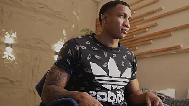 Snapshot of Logan_Varela chatting on February 11, 2026, 4:07 pm Logan Varela online show from February 11, 2026, 4:07 pm