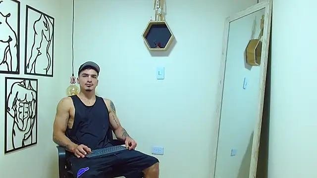 Big ValentinHunk online show from December 21, 2025, 4:52 pm