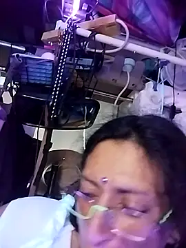 gurlnips online show from March 23, 2026, 2:06 pm