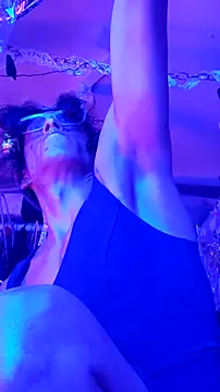 gurlnips online show from October 13, 2025, 5:09 am