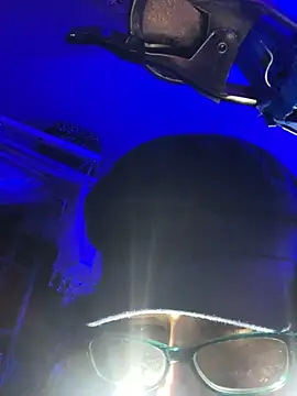 gurlnips online show from November 23, 2025, 10:14 am