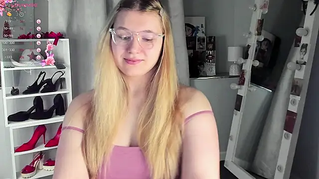 Rebecca Kelly online show from February 16, 2026, 2:43 am