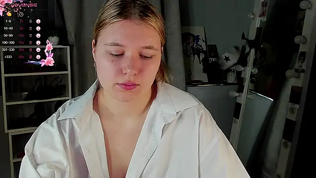 Rebecca Kelly online show from December 23, 2025, 2:33 am