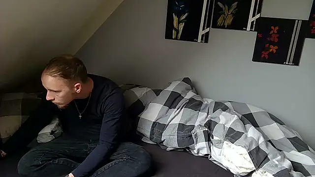 Snapshot of Qmaster69 chatting on March 4, 2025, 2:53 pm Qmaster69 online show from March 4, 2025, 2:53 pm