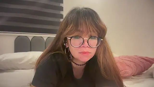 Pinkyrose111 online show from May 15, 2026, 3:48 am