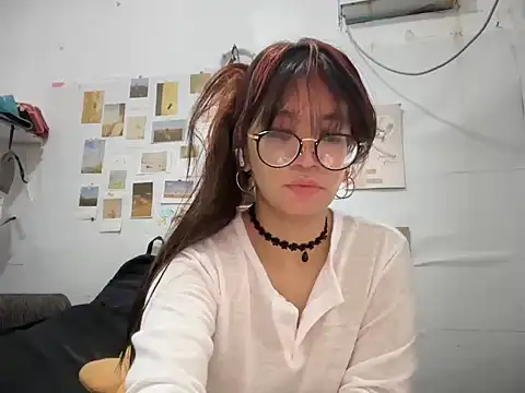 Snapshot of Pinkyrose111 chatting on November 23, 2025, 11:48 pm Pinkyrose111 online show from November 23, 2025, 11:48 pm