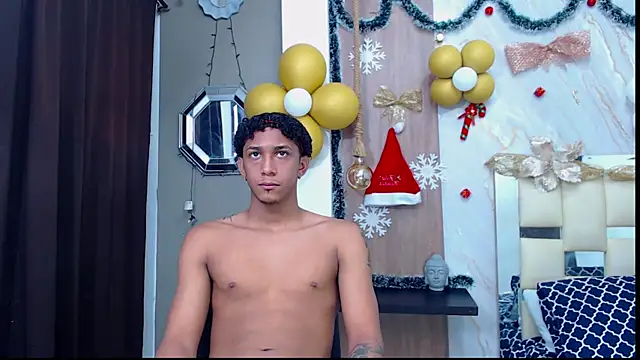 Snapshot of dominic_smith_ chatting on November 21, 2025, 6:51 pm dominic smith online show from November 21, 2025, 6:51 pm