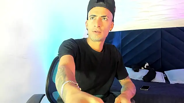 DrakeNeumann online show from November 10, 2025, 3:33 am