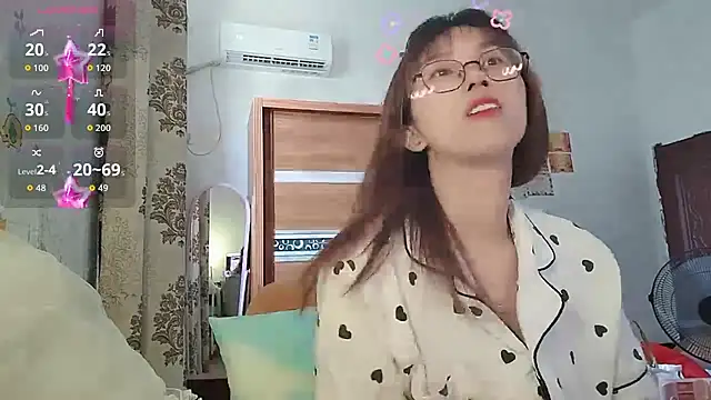 Lili 666 online show from June 5, 2026, 8:09 am