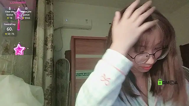 Snapshot of Lili_666 chatting on February 5, 2026, 5:42 pm Lili 666 online show from February 5, 2026, 5:42 pm