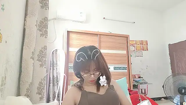 Lili 666 online show from May 27, 2026, 2:41 am