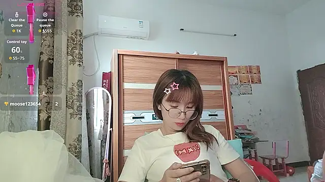 Lili 666 online show from April 13, 2026, 6:06 am