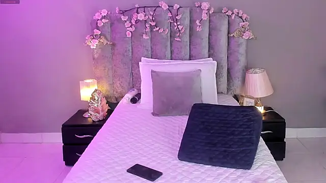 Snapshot of Chleo__ chatting on February 28, 2026, 2:39 pm Chleo online show from February 28, 2026, 2:39 pm