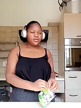 Snapshot of Sexymamibo chatting on March 13, 2025, 11:41 am Sexymamibo online show from March 13, 2025, 11:41 am