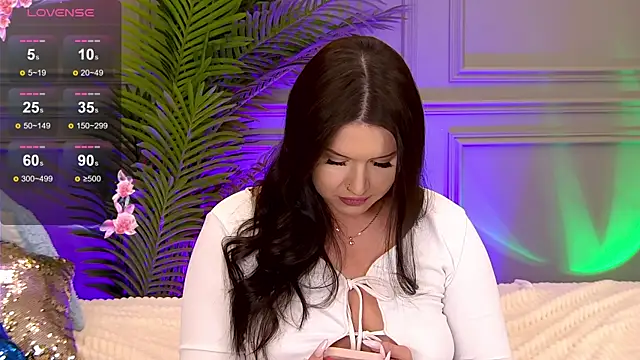 TrishaWinslet online show from March 14, 2025, 8:32 am