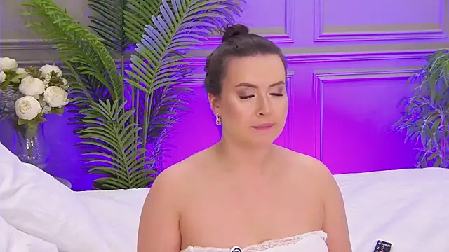 TrishaWinslet online show from October 22, 2025, 6:13 am