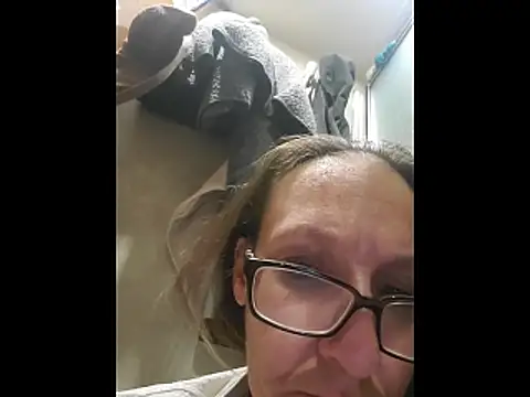 Snapshot of ILUV2TUCHMYKITTY chatting on March 15, 2026, 10:00 am ILUV2TUCHMYKITTY online show from March 15, 2026, 10:00 am