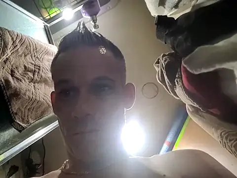 ILUV2TUCHMYKITTY online show from October 5, 2025, 12:29 pm