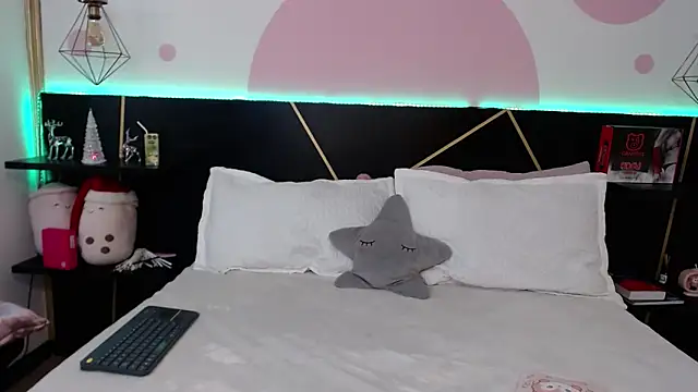 Snapshot of DanniAbbey chatting on December 22, 2025, 2:06 pm DanniAbbey online show from December 22, 2025, 2:06 pm