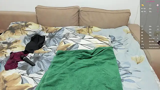 1lindsey1 online show from April 14, 2026, 5:01 am