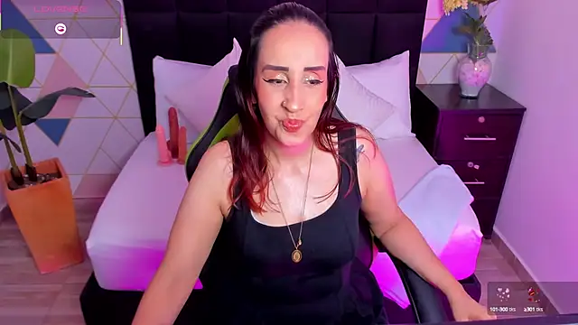 jadde13  online show from September 16, 2025, 7:48 pm