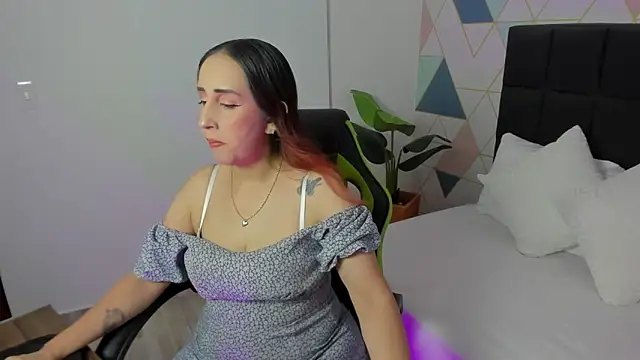 jadde13  online show from October 1, 2025, 8:02 pm