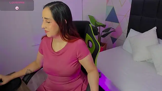 jadde13  online show from October 6, 2025, 7:58 pm