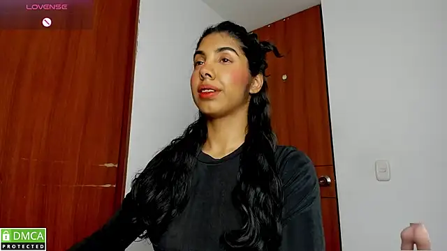 jasmine bunny  online show from April 4, 2026, 9:54 pm