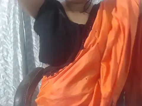 cute-priy online show from November 9, 2025, 5:33 am