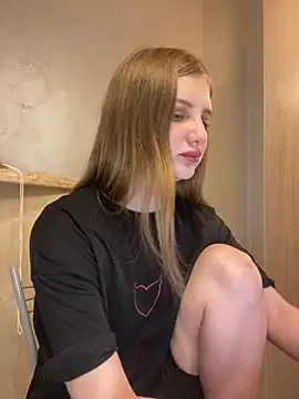 Snapshot of MollyDolle chatting on May 9, 2026, 4:21 pm MollyDolle online show from May 9, 2026, 4:21 pm