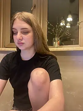 Snapshot of MollyDolle chatting on April 5, 2026, 4:13 pm MollyDolle online show from April 5, 2026, 4:13 pm