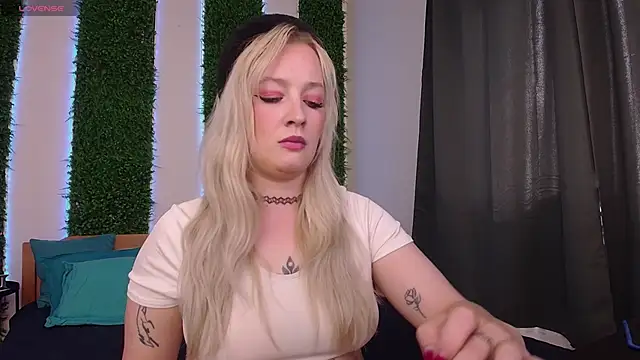 Snapshot of Nicole__Aniston_ chatting on September 26, 2025, 12:01 pm Nicole Aniston online show from September 26, 2025, 12:01 pm