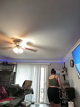 ThicBunz online show from April 13, 2026, 1:59 pm