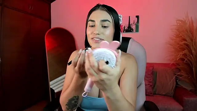 Alheli 16 online show from December 18, 2025, 12:42 pm