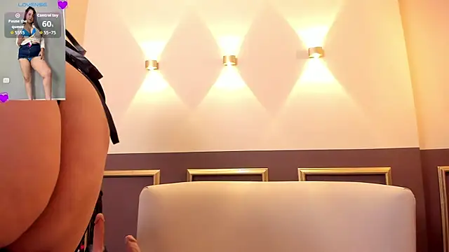 janecullen online show from April 14, 2026, 4:06 am