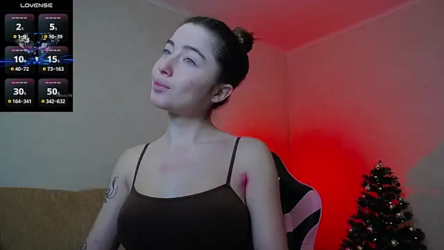 Snapshot of Luxuryalma chatting on December 21, 2025, 6:04 am Luxuryalma online show from December 21, 2025, 6:04 am