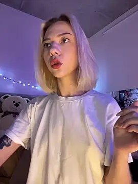  urbestie  online show from April 25, 2026, 10:40 pm