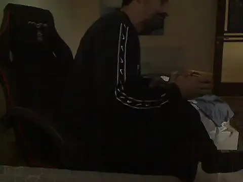 Snapshot of amydamarw chatting on December 5, 2025, 6:56 am amydamarw online show from December 5, 2025, 6:56 am