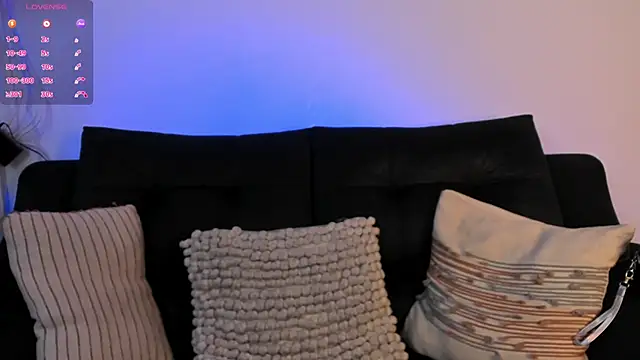 shannel  queen online show from December 5, 2025, 6:28 pm