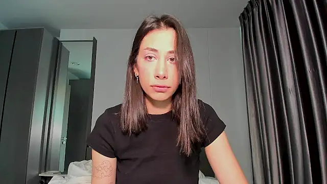 Snapshot of Sophiehii chatting on January 14, 2025, 5:51 am Sophiehii online show from January 14, 2025, 5:51 am