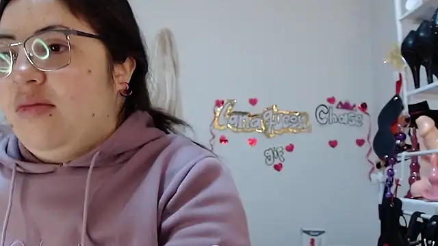 lanaqueen699 online show from November 18, 2025, 12:19 pm