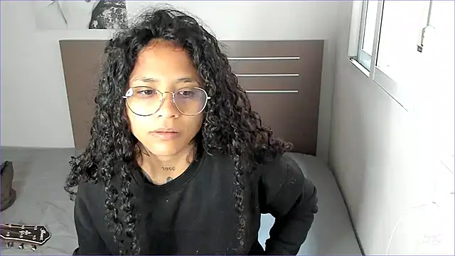 Snapshot of Ama_music chatting on March 3, 2025, 9:45 am Ama music online show from March 3, 2025, 9:45 am