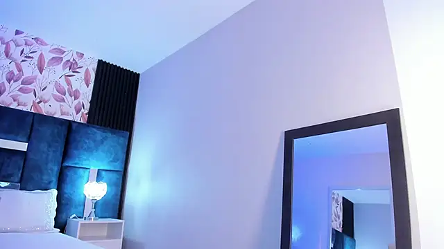 Snapshot of Larabrooks chatting on March 21, 2026, 8:19 am Larabrooks online show from March 21, 2026, 8:19 am