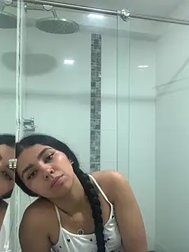 Snapshot of Larabrooks chatting on March 17, 2026, 5:38 pm Larabrooks online show from March 17, 2026, 5:38 pm